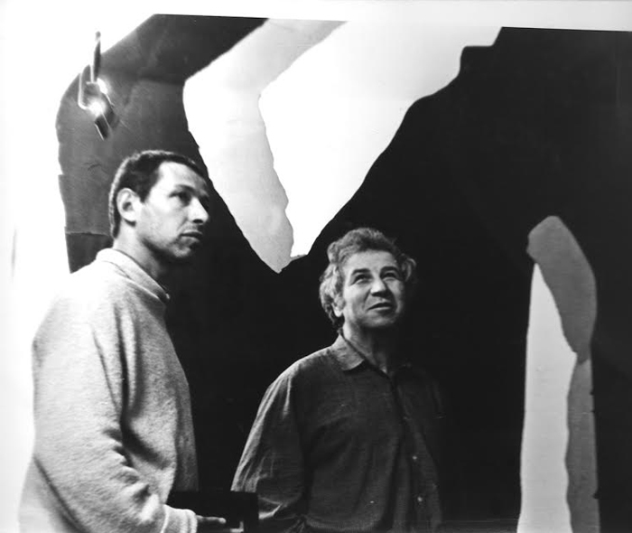 Иосиф Бакштейн и Илья Кабаков в «Комнате № 2». 1984. Courtesy Ирина Нахова