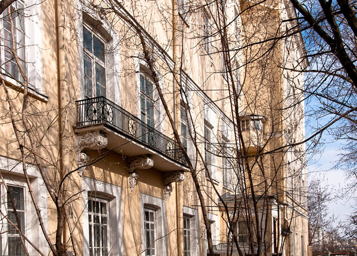 Парковый фасад главного дома усадьбы Голицыных. Фото: Екатерина Алленова/Артгид